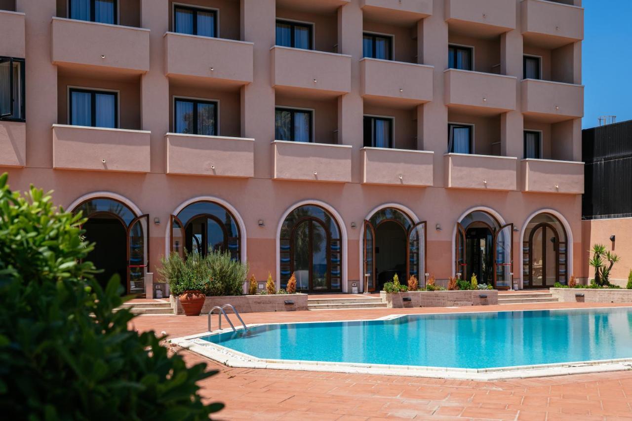 Palm Beach Club Hotel Casteldaccia Exterior photo